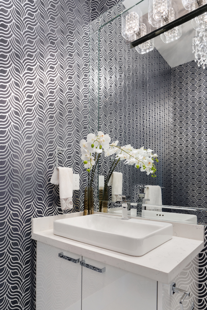 patterned black and white Bathroom